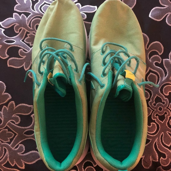 Nike Roshe One Premium. Size 13 - Picture 4 of 4